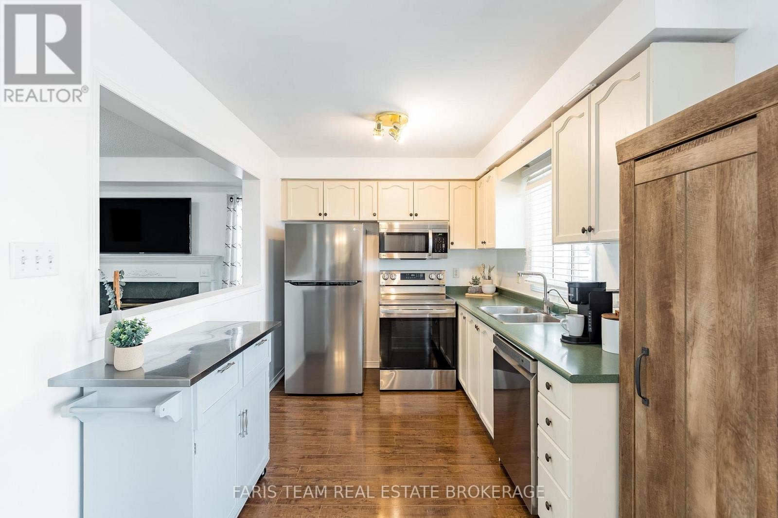 7 Round Leaf Court, Barrie (Holly), Ontario  L4N 9N3 - Photo 7 - S12616016