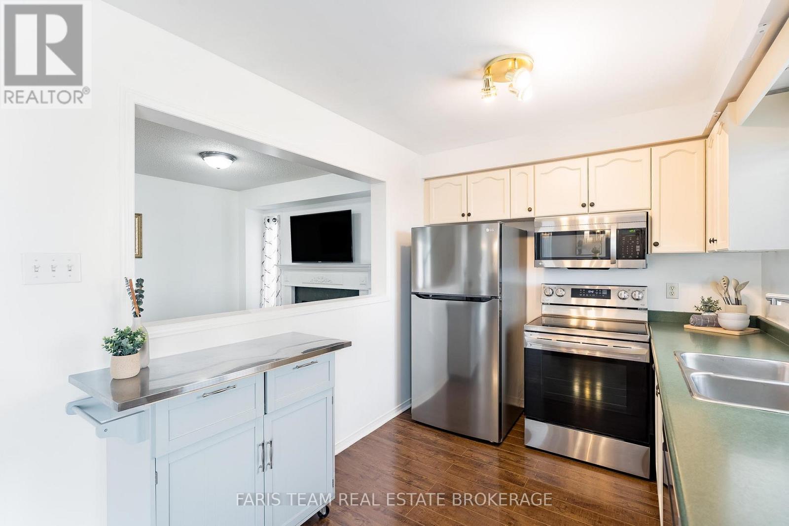 7 Round Leaf Court, Barrie (Holly), Ontario  L4N 9N3 - Photo 8 - S12616016