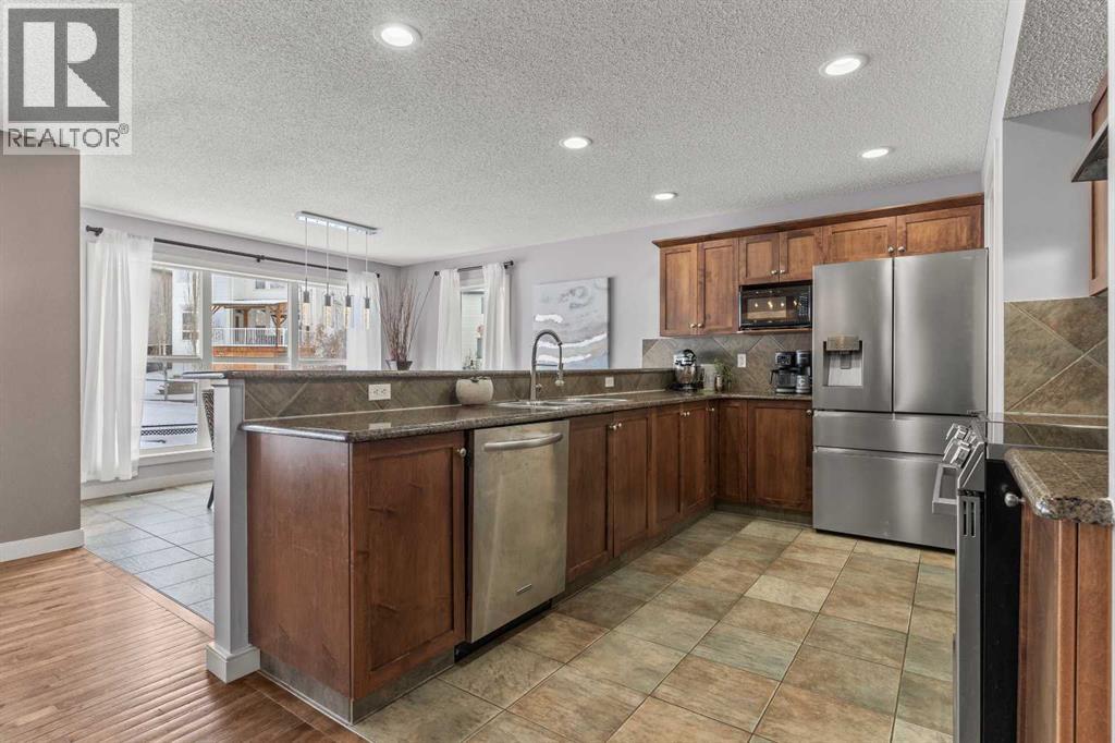 52 Westmount Circle, Okotoks, Alberta  T1S 0B6 - Photo 9 - A2274511