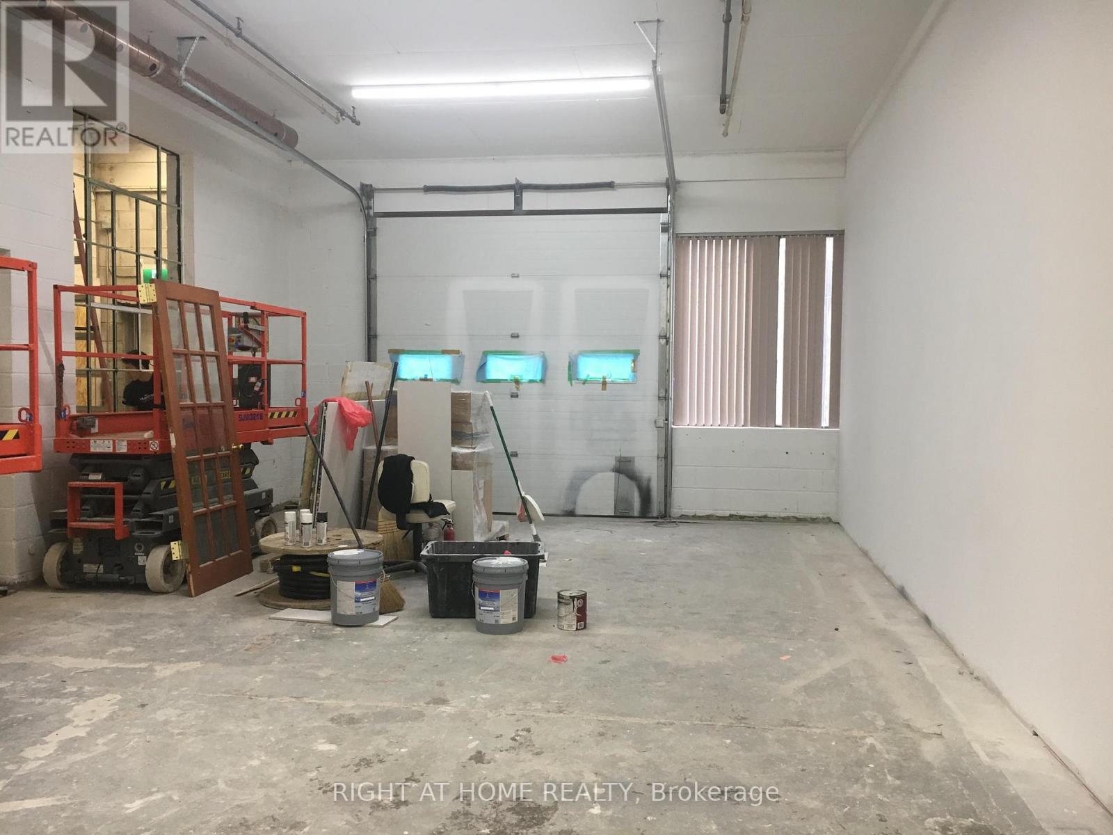 30 C Fordhouse Boulevard, Toronto, Ontario  M8Z 1M6 - Photo 3 - W12615994