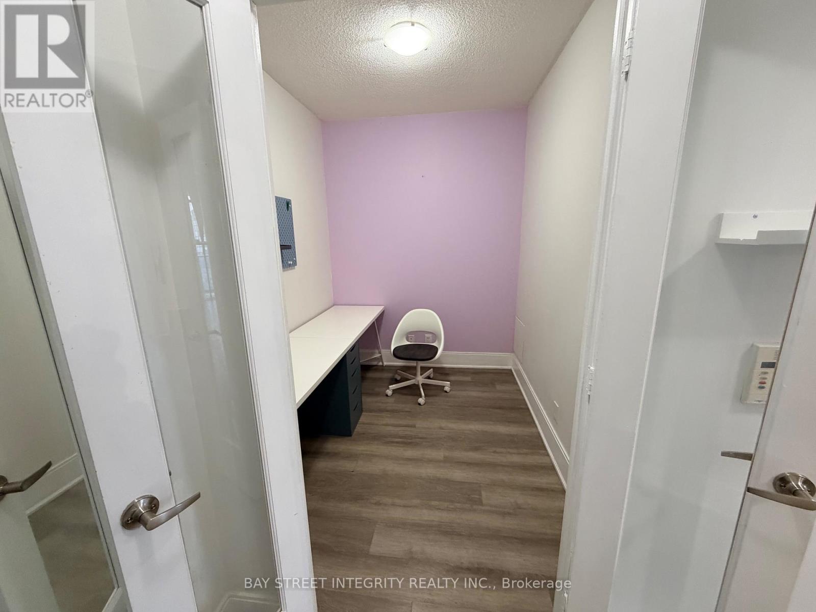1701 - 330 Burnhamthorpe Road, Mississauga, Ontario  L5B 0E1 - Photo 2 - W12616000