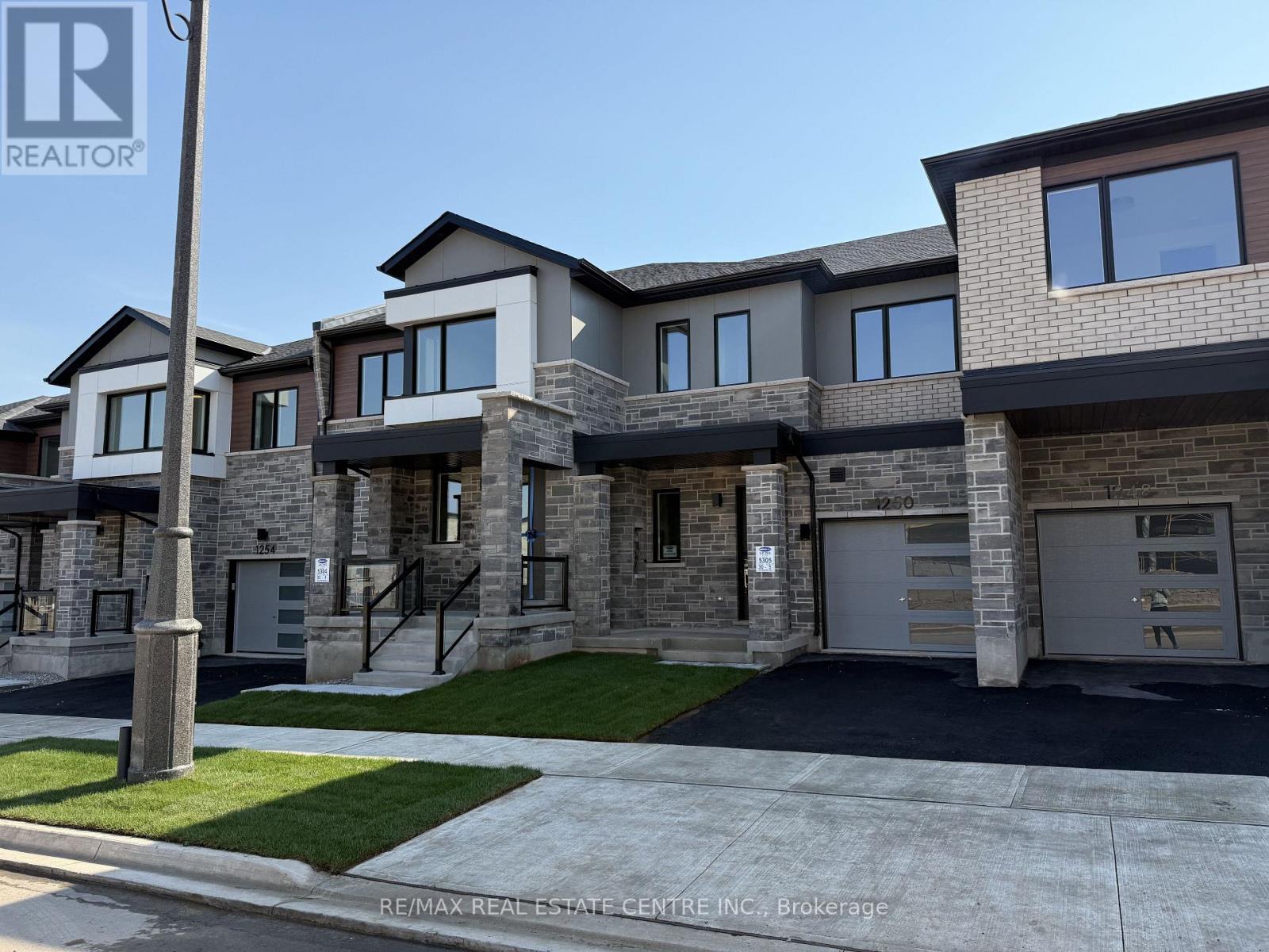 1250 WHEAT BOOM DRIVE, Oakville, Ontario