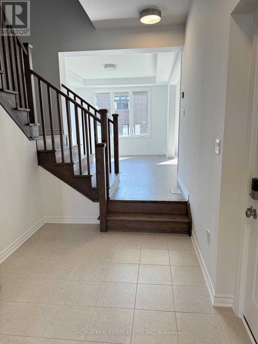 1250 Wheat Boom Drive, Oakville, Ontario  L6H 7Y4 - Photo 2 - W12616018