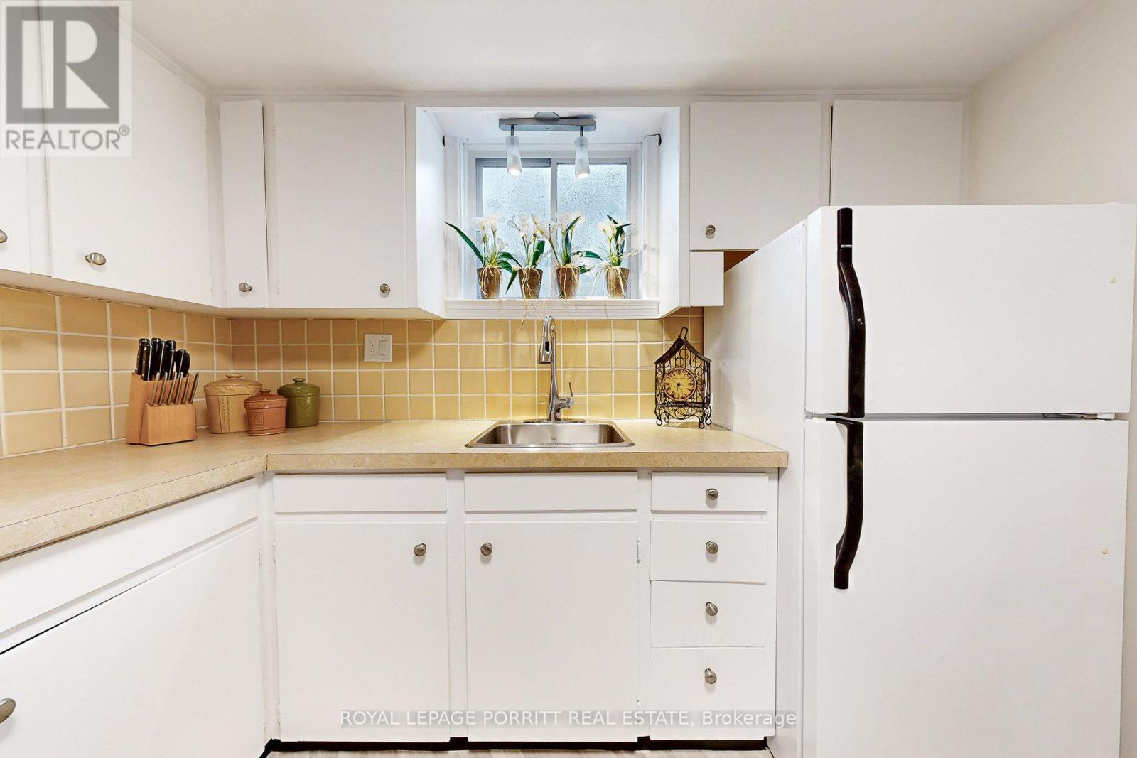 62 Fairfield Avenue, Toronto, Ontario  M8W 1R8 - Photo 32 - W12616026