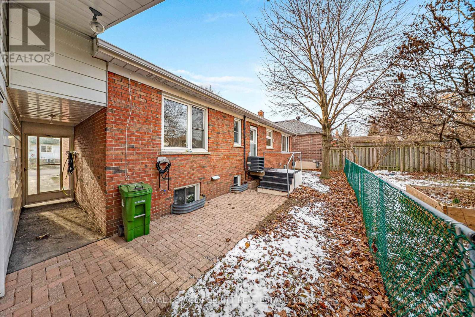 62 Fairfield Avenue, Toronto, Ontario  M8W 1R8 - Photo 42 - W12616026