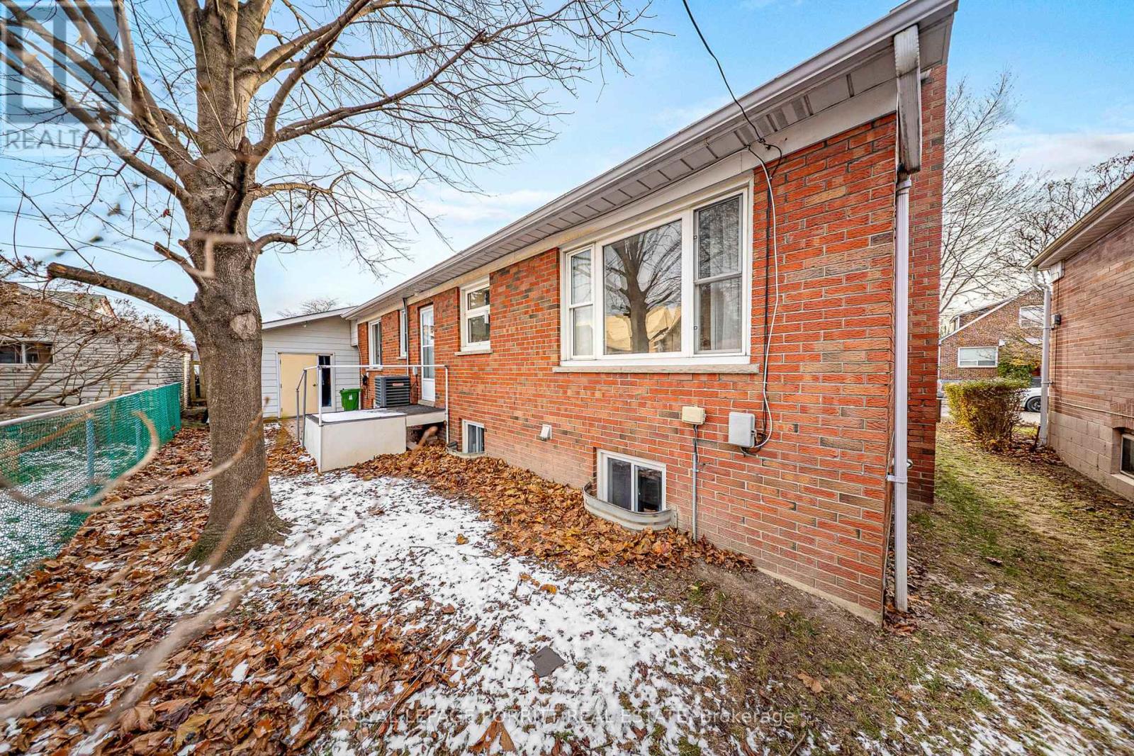 62 Fairfield Avenue, Toronto, Ontario  M8W 1R8 - Photo 45 - W12616026