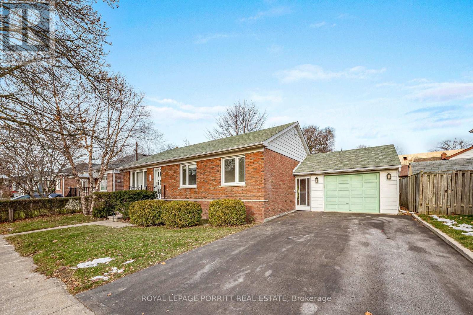62 Fairfield Avenue, Toronto, Ontario  M8W 1R8 - Photo 46 - W12616026