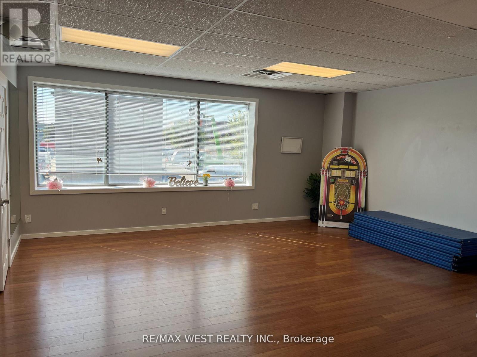 36-UPPR - 300 NEW TORONTO STREET, Toronto, Ontario