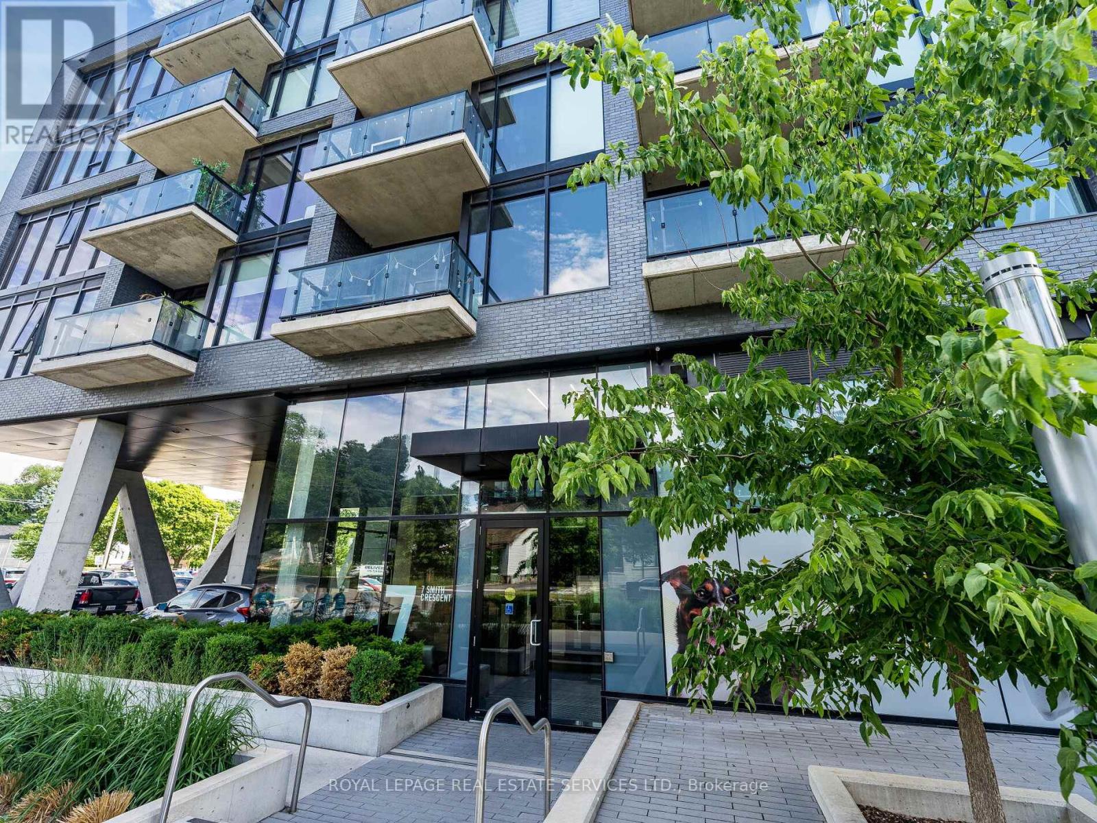 312 - 7 Smith Crescent, Toronto, Ontario  M8Z 0Z3 - Photo 2 - W12616060