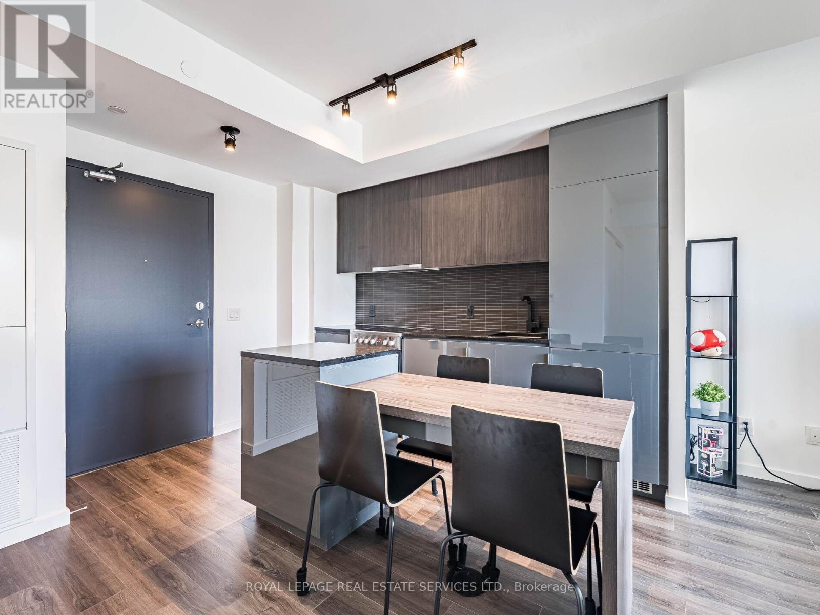 312 - 7 Smith Crescent, Toronto, Ontario  M8Z 0Z3 - Photo 5 - W12616060