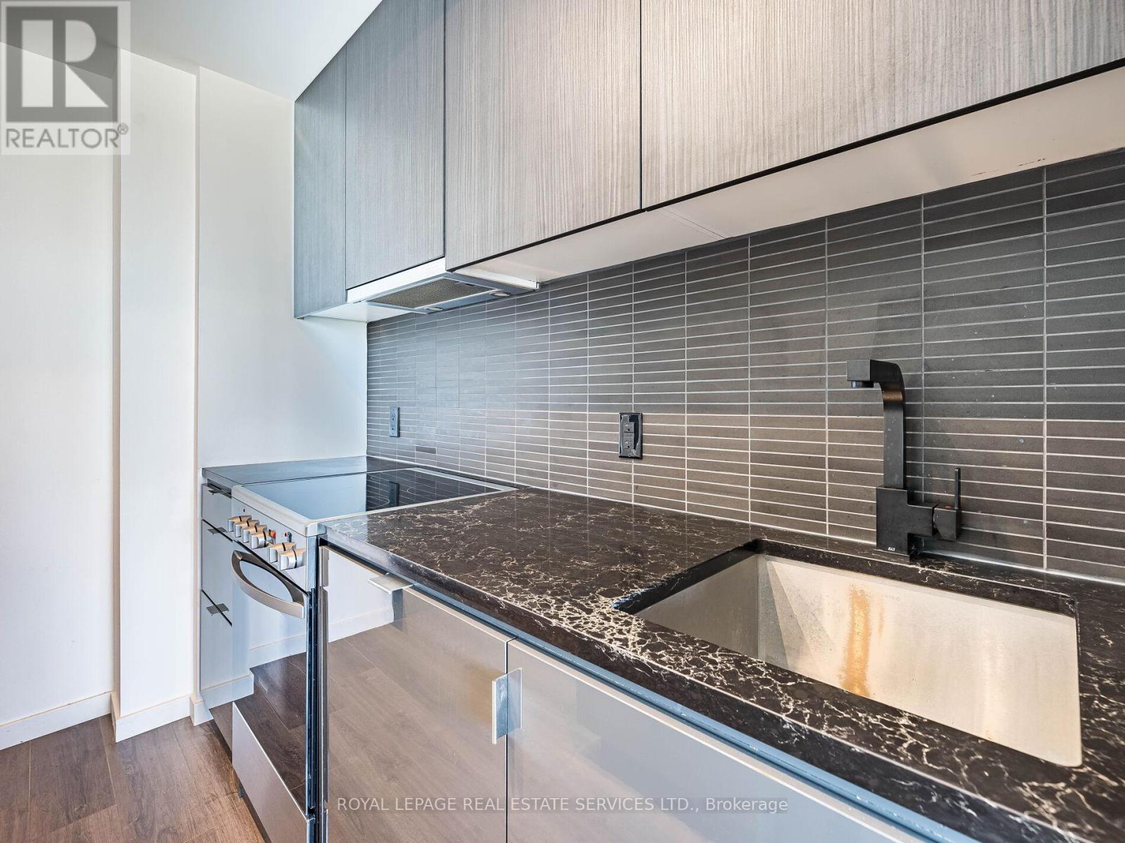 312 - 7 Smith Crescent, Toronto, Ontario  M8Z 0Z3 - Photo 9 - W12616060