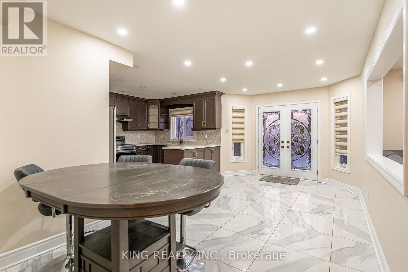 202 Fernforest Drive, Brampton, Ontario  L6R 1E1 - Photo 10 - W12616064