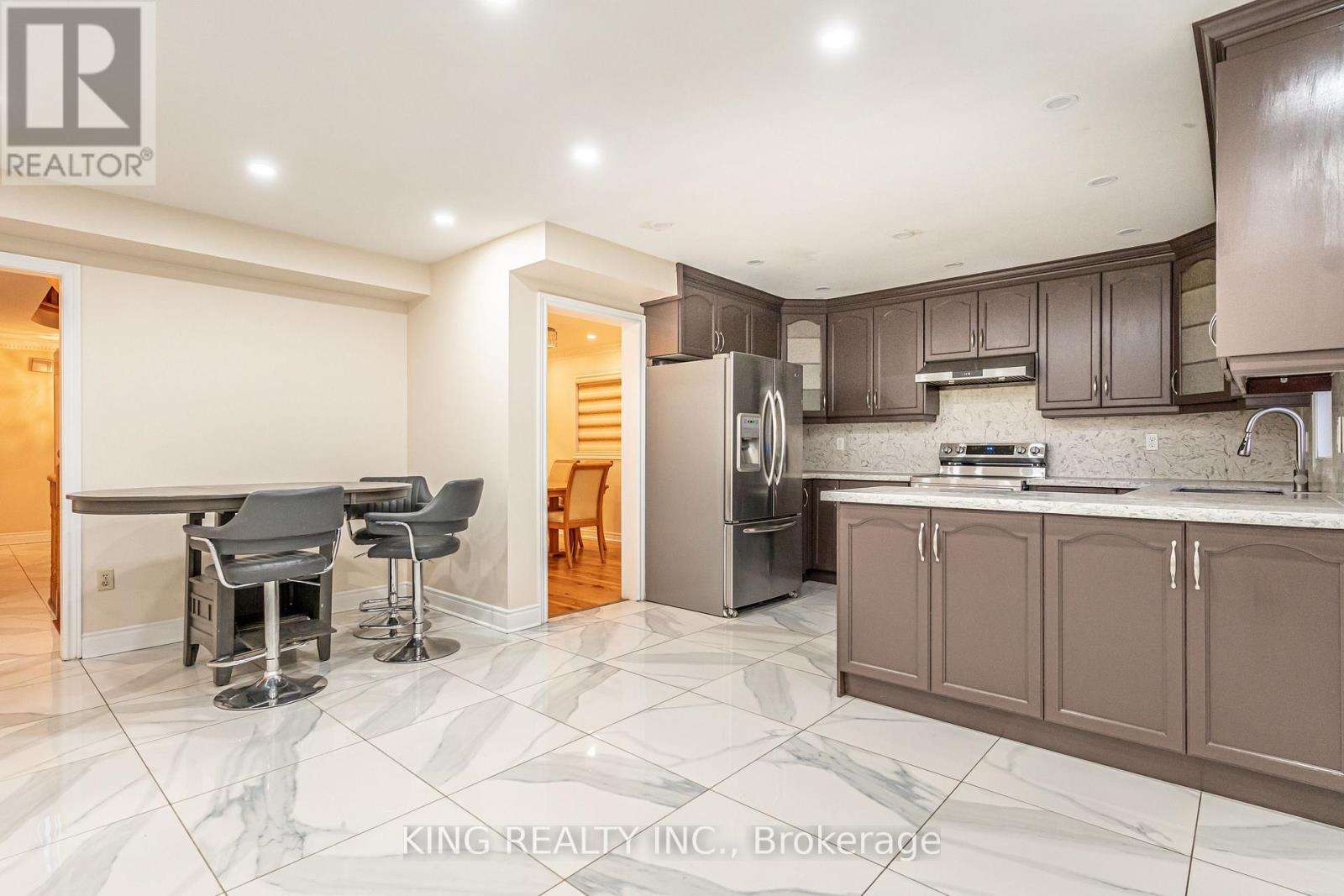 202 Fernforest Drive, Brampton, Ontario  L6R 1E1 - Photo 11 - W12616064