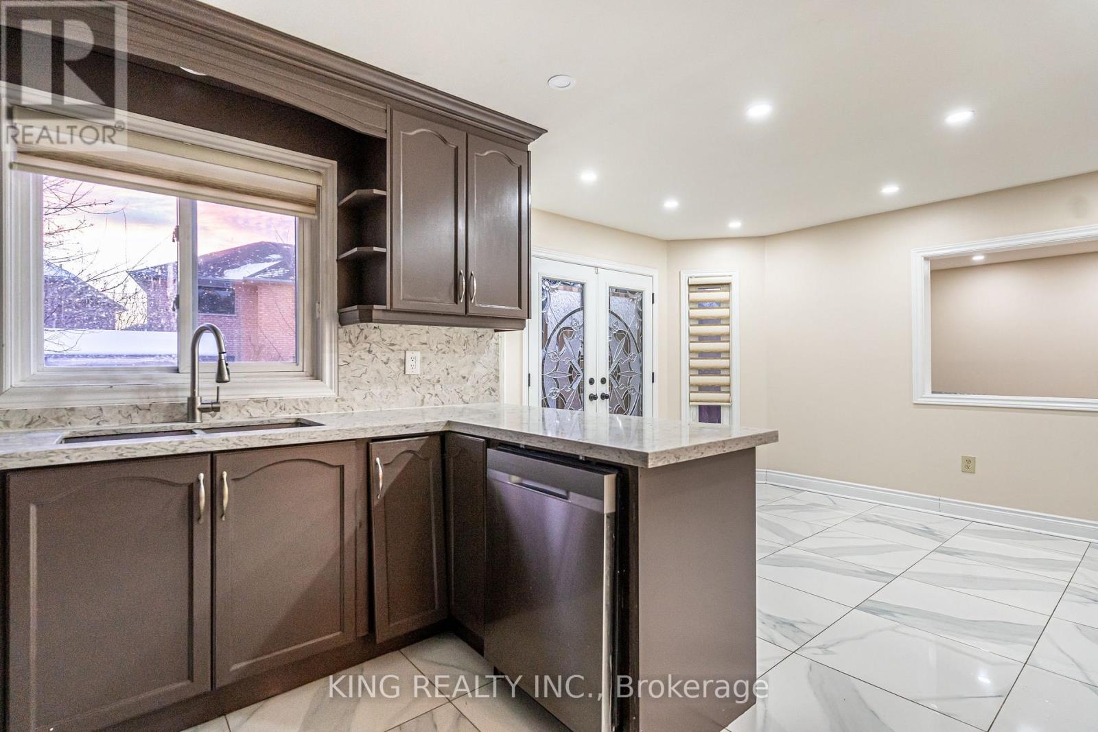 202 Fernforest Drive, Brampton, Ontario  L6R 1E1 - Photo 13 - W12616064