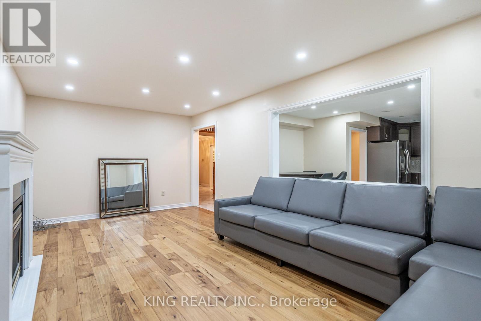 202 Fernforest Drive, Brampton, Ontario  L6R 1E1 - Photo 16 - W12616064