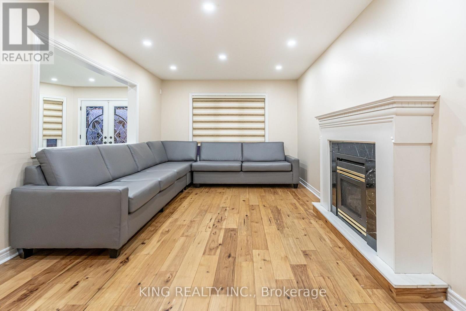 202 Fernforest Drive, Brampton, Ontario  L6R 1E1 - Photo 17 - W12616064