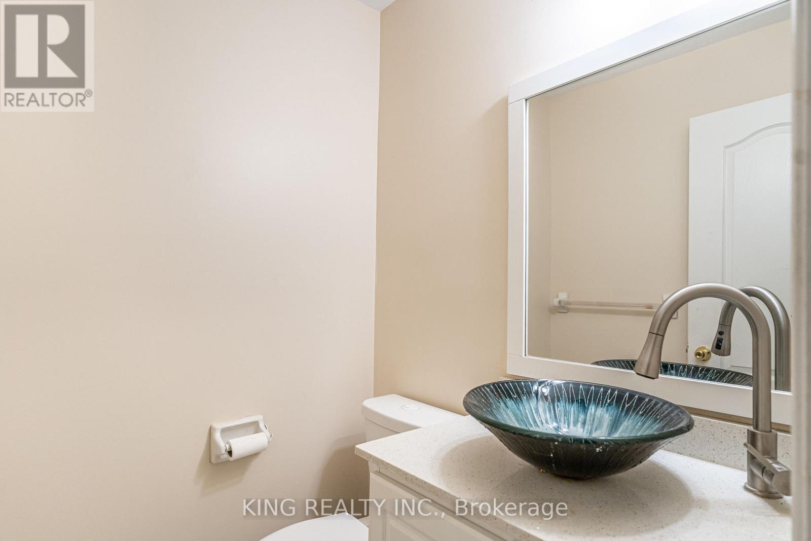 202 Fernforest Drive, Brampton, Ontario  L6R 1E1 - Photo 19 - W12616064