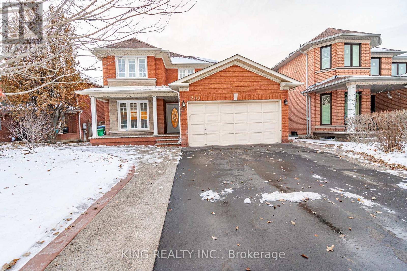 202 Fernforest Drive, Brampton, Ontario  L6R 1E1 - Photo 2 - W12616064