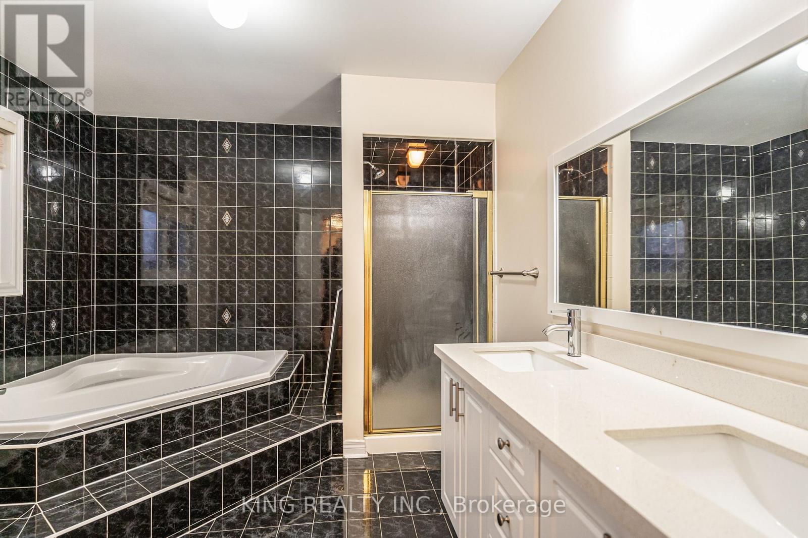 202 Fernforest Drive, Brampton, Ontario  L6R 1E1 - Photo 25 - W12616064