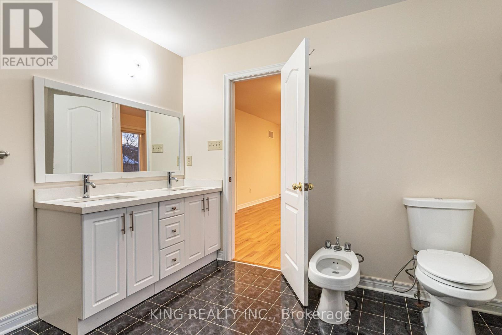 202 Fernforest Drive, Brampton, Ontario  L6R 1E1 - Photo 26 - W12616064