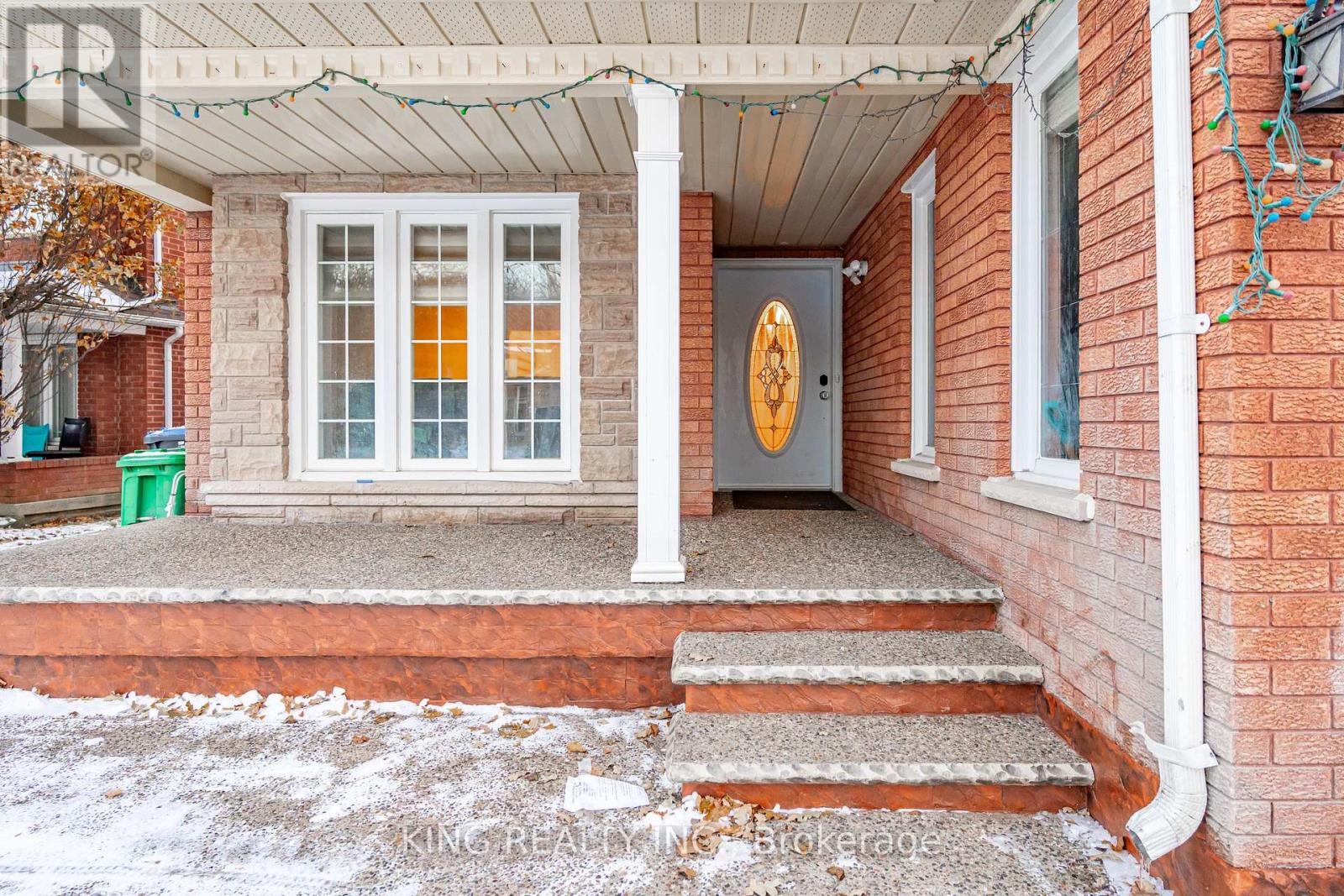 202 Fernforest Drive, Brampton, Ontario  L6R 1E1 - Photo 3 - W12616064