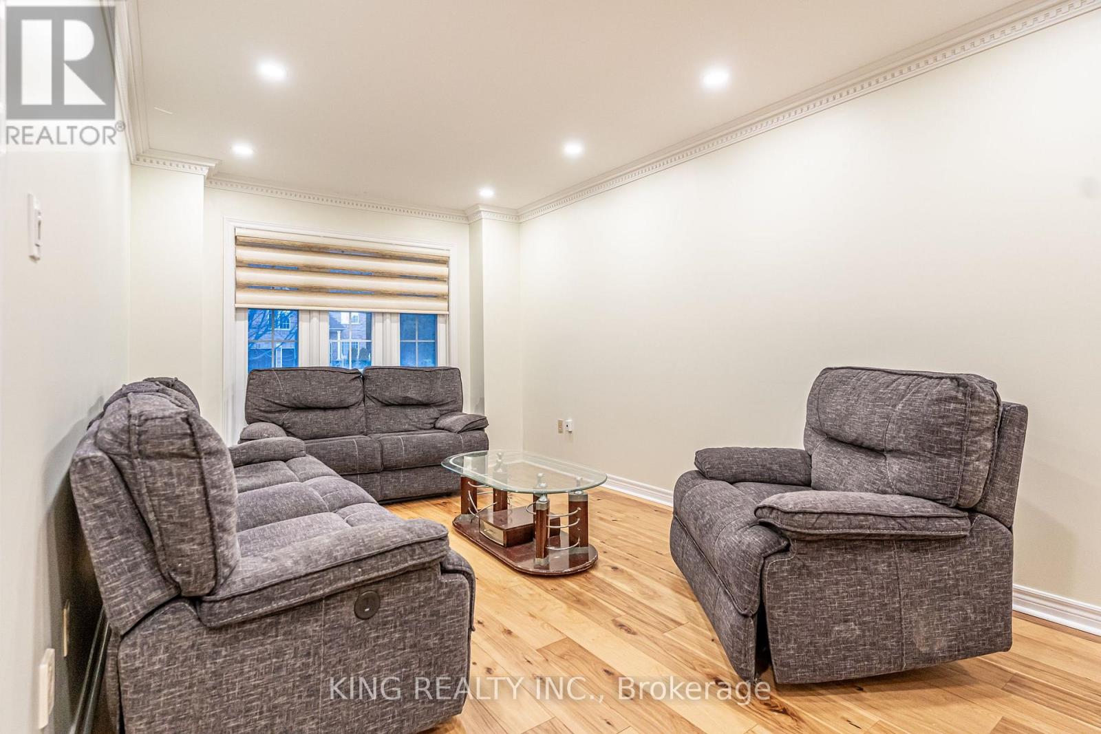 202 Fernforest Drive, Brampton, Ontario  L6R 1E1 - Photo 5 - W12616064