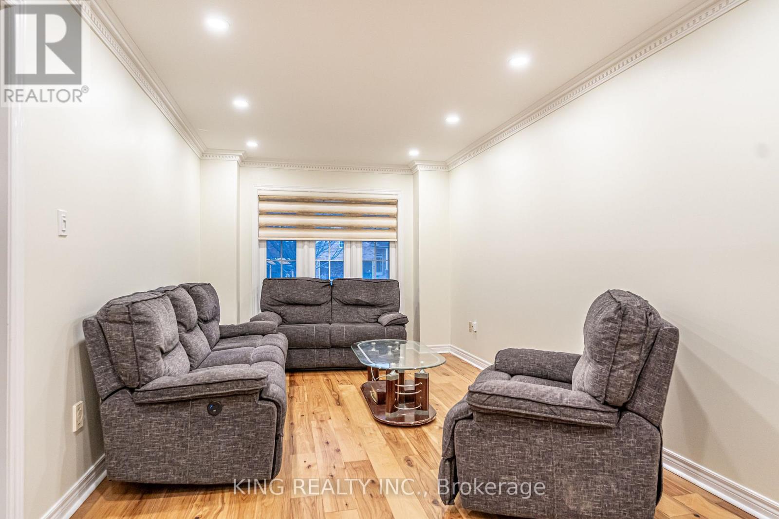 202 Fernforest Drive, Brampton, Ontario  L6R 1E1 - Photo 6 - W12616064