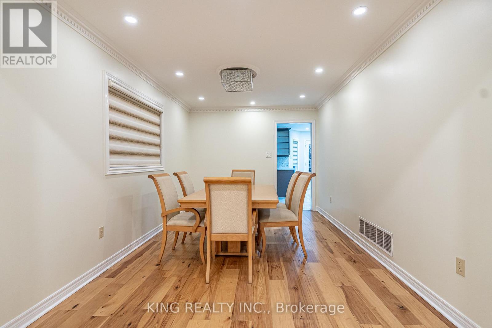 202 Fernforest Drive, Brampton, Ontario  L6R 1E1 - Photo 8 - W12616064