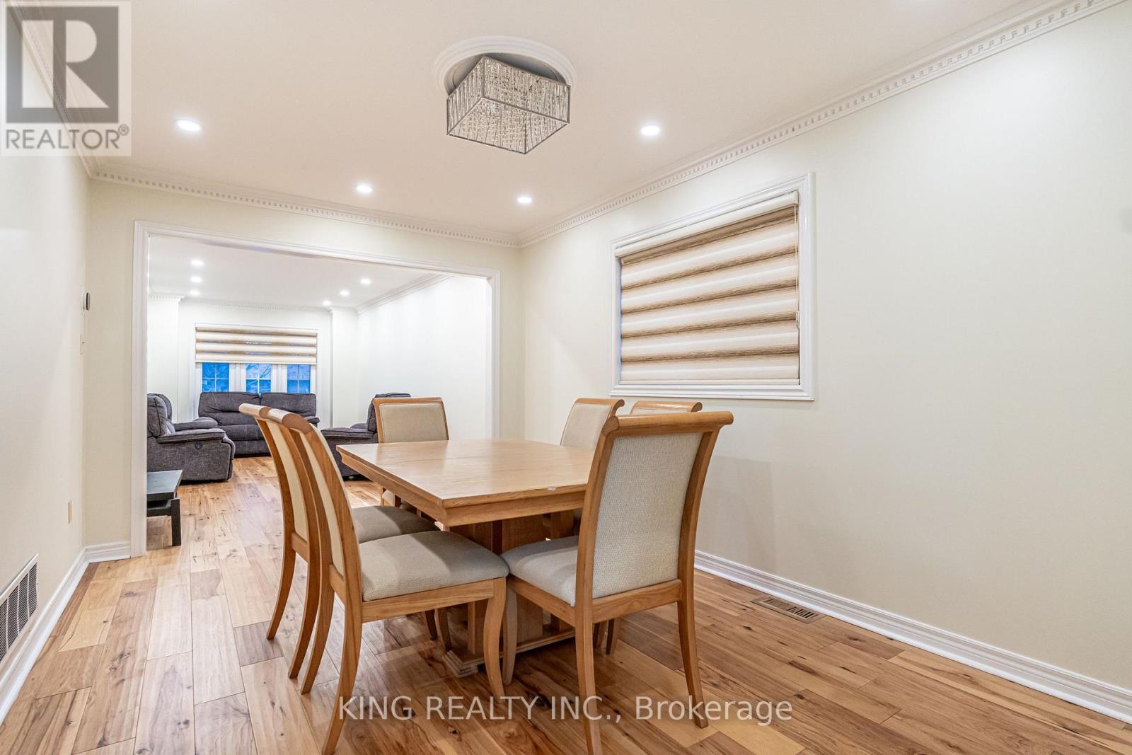 202 Fernforest Drive, Brampton, Ontario  L6R 1E1 - Photo 9 - W12616064