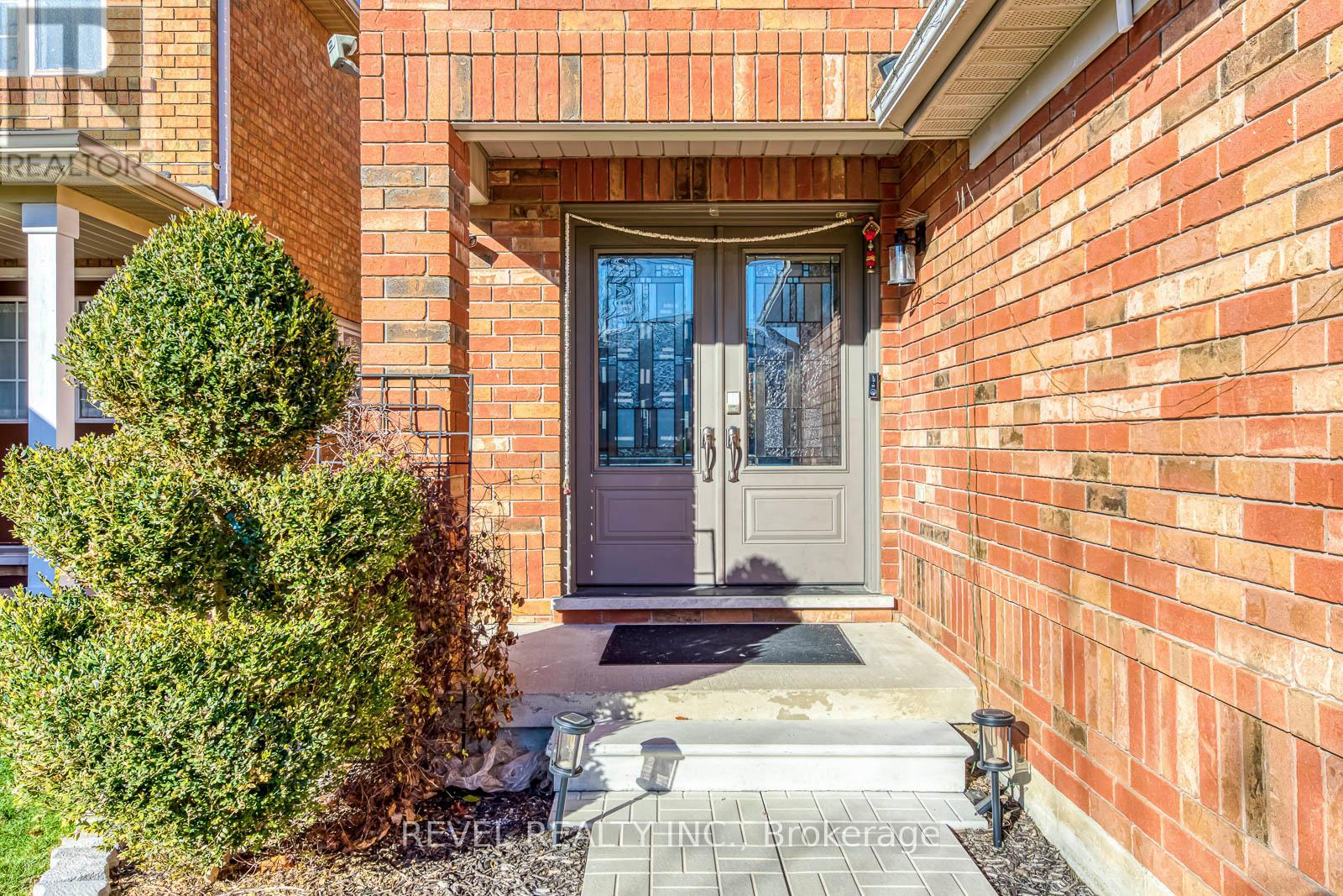 3839 Spicewood Way, Mississauga, Ontario  L5N 7W8 - Photo 2 - W12616080