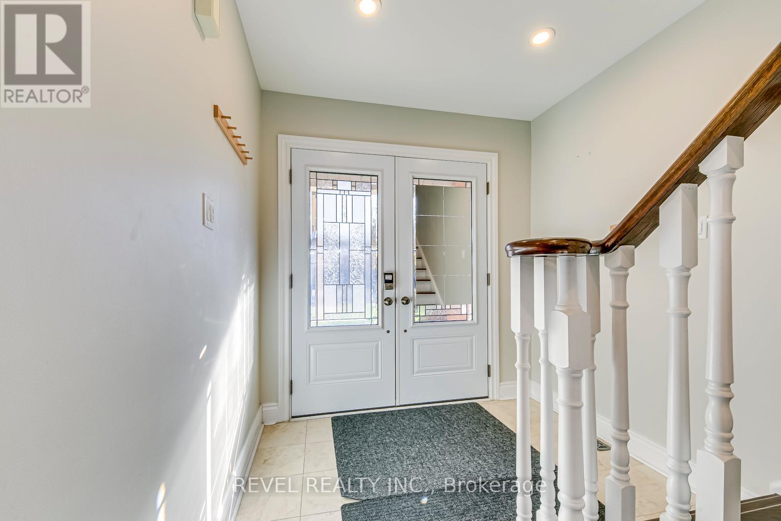 3839 Spicewood Way, Mississauga, Ontario  L5N 7W8 - Photo 3 - W12616080