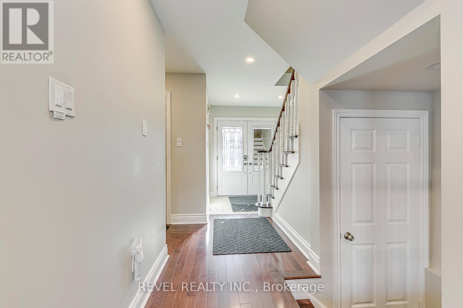 3839 Spicewood Way, Mississauga, Ontario  L5N 7W8 - Photo 4 - W12616080