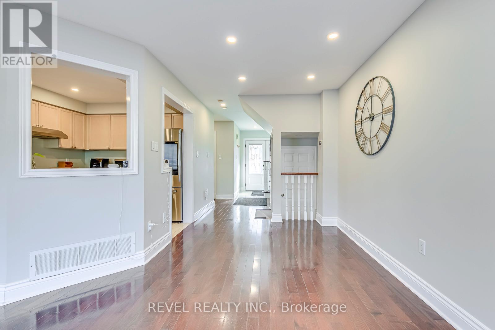 3839 Spicewood Way, Mississauga, Ontario  L5N 7W8 - Photo 6 - W12616080