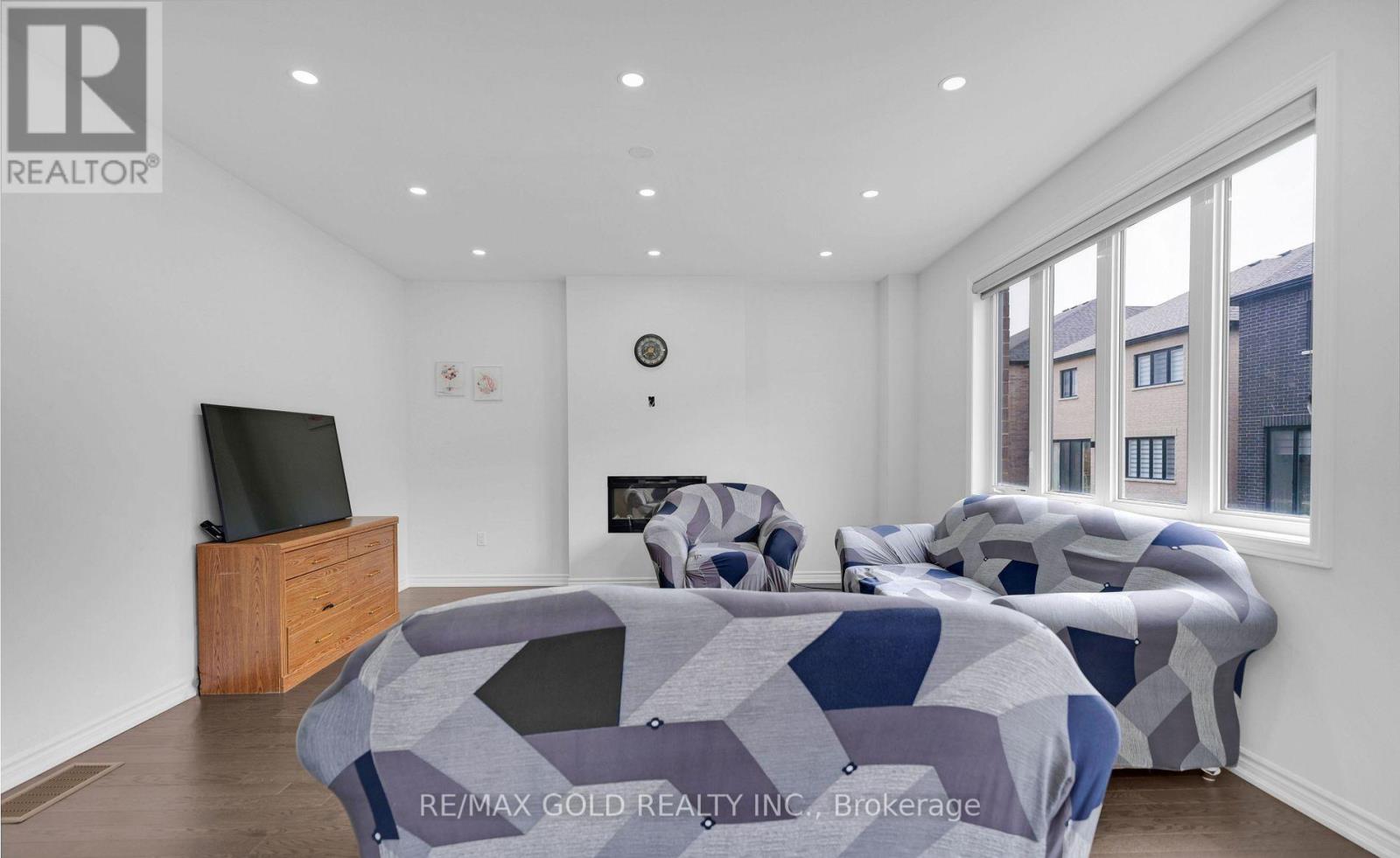 12 Vincena Road, Caledon, Ontario  L7C 1Z9 - Photo 14 - W12616122