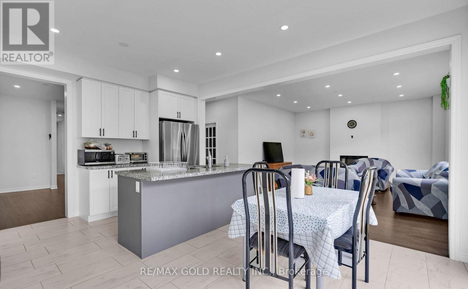 12 Vincena Road, Caledon, Ontario  L7C 1Z9 - Photo 15 - W12616122