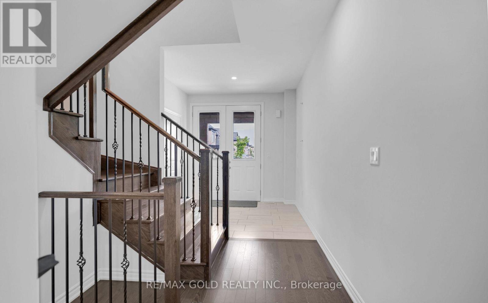 12 Vincena Road, Caledon, Ontario  L7C 1Z9 - Photo 7 - W12616122