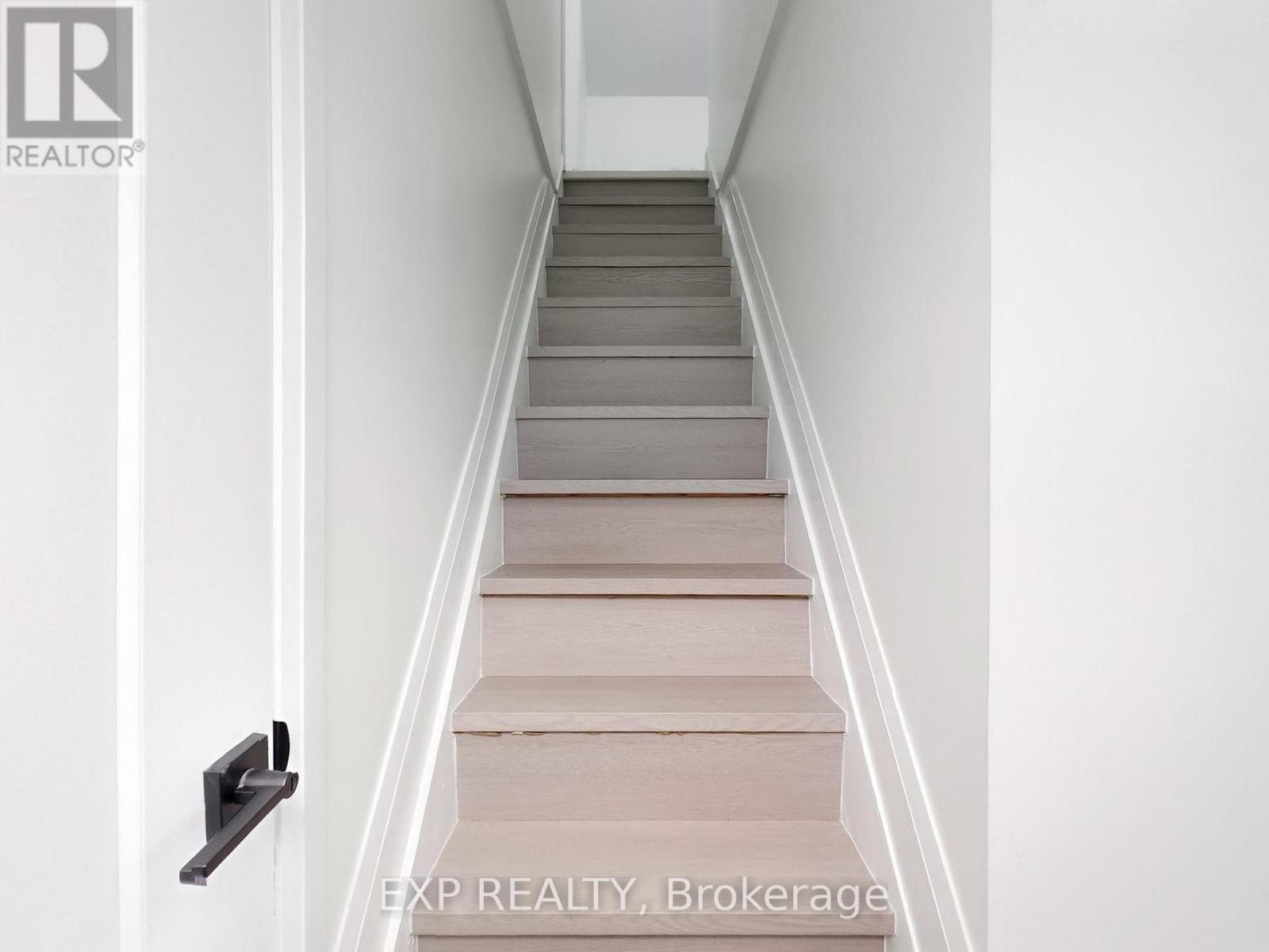 685 Jane Street, Toronto (Rockcliffe-Smythe), Ontario  M6N 4A6 - Photo 15 - W12616128