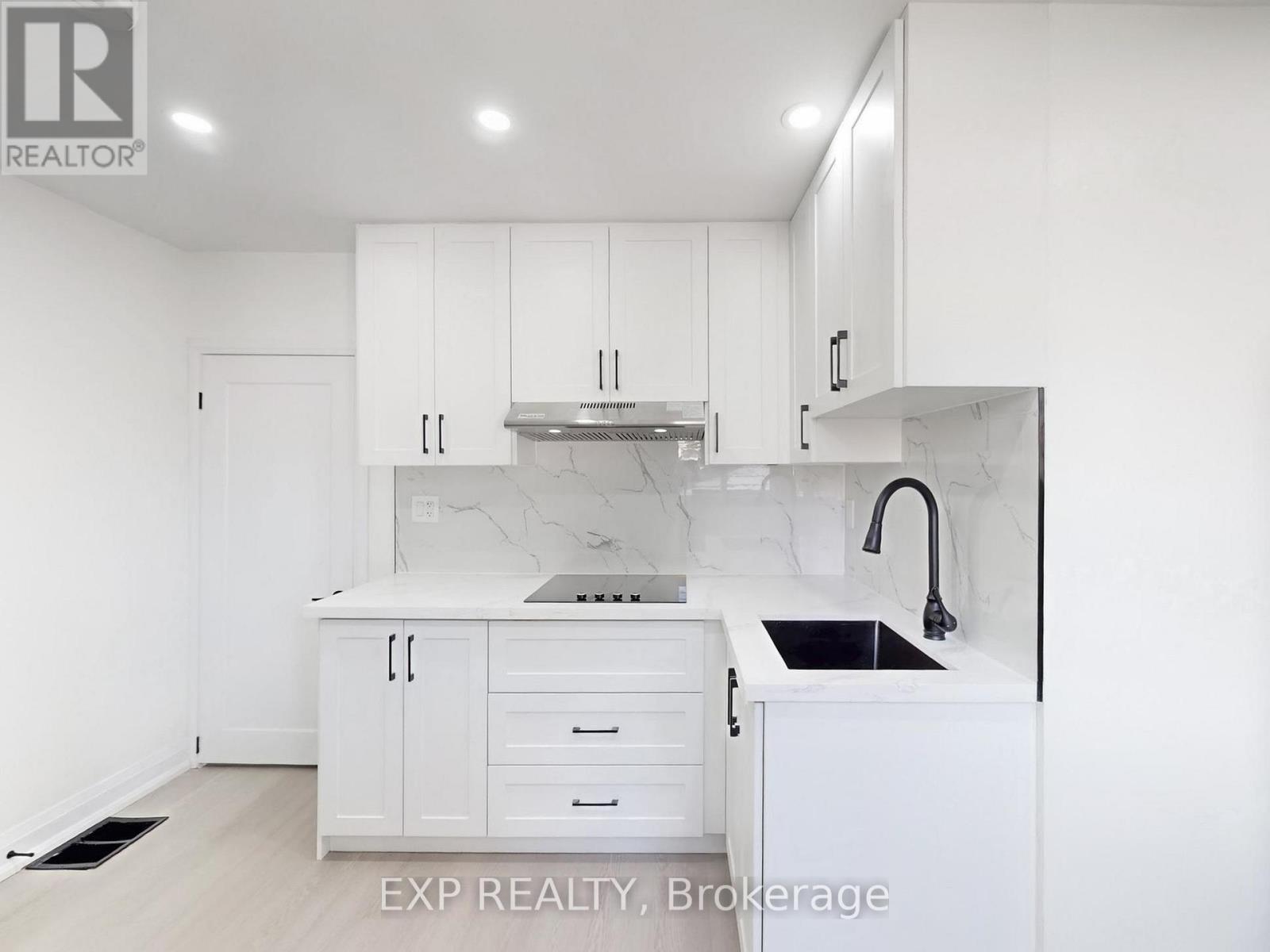 685 Jane Street, Toronto (Rockcliffe-Smythe), Ontario  M6N 4A6 - Photo 29 - W12616128