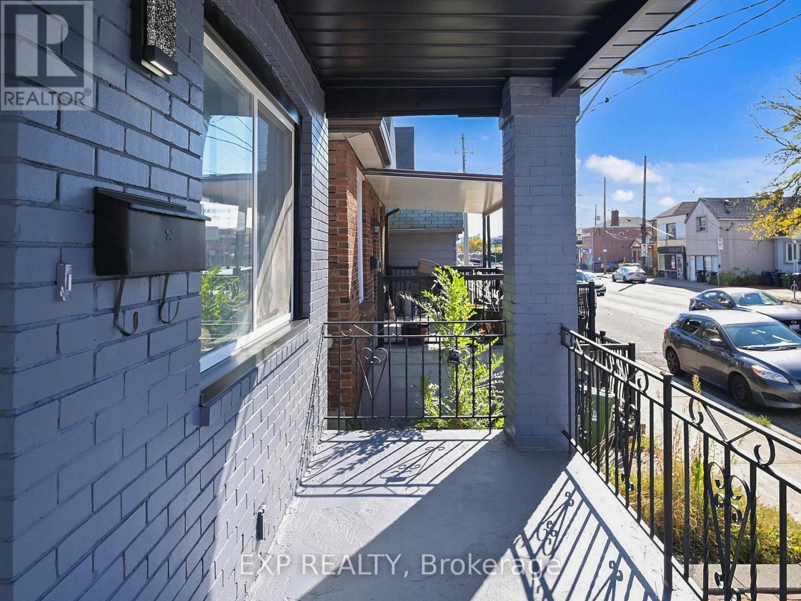 685 Jane Street, Toronto (Rockcliffe-Smythe), Ontario  M6N 4A6 - Photo 4 - W12616128