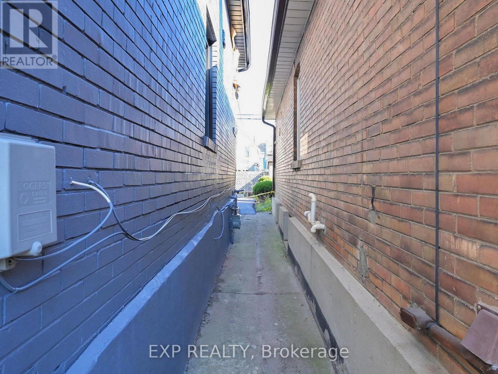 685 Jane Street, Toronto, Ontario  M6N 4A6 - Photo 42 - W12616128