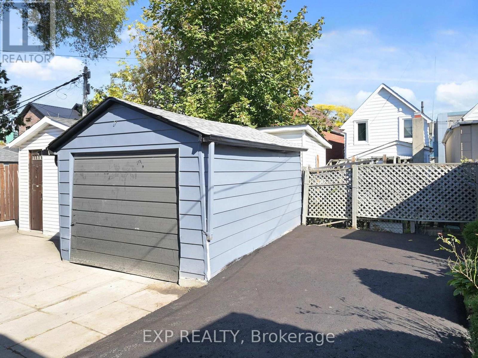 685 Jane Street, Toronto, Ontario  M6N 4A6 - Photo 43 - W12616128