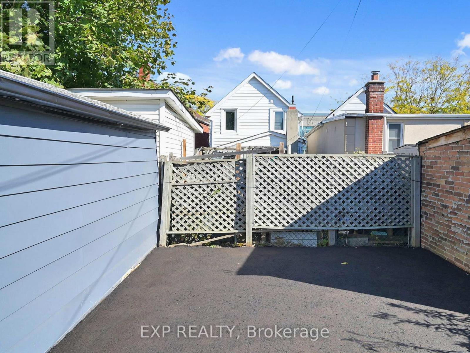 685 Jane Street, Toronto (Rockcliffe-Smythe), Ontario  M6N 4A6 - Photo 6 - W12616128