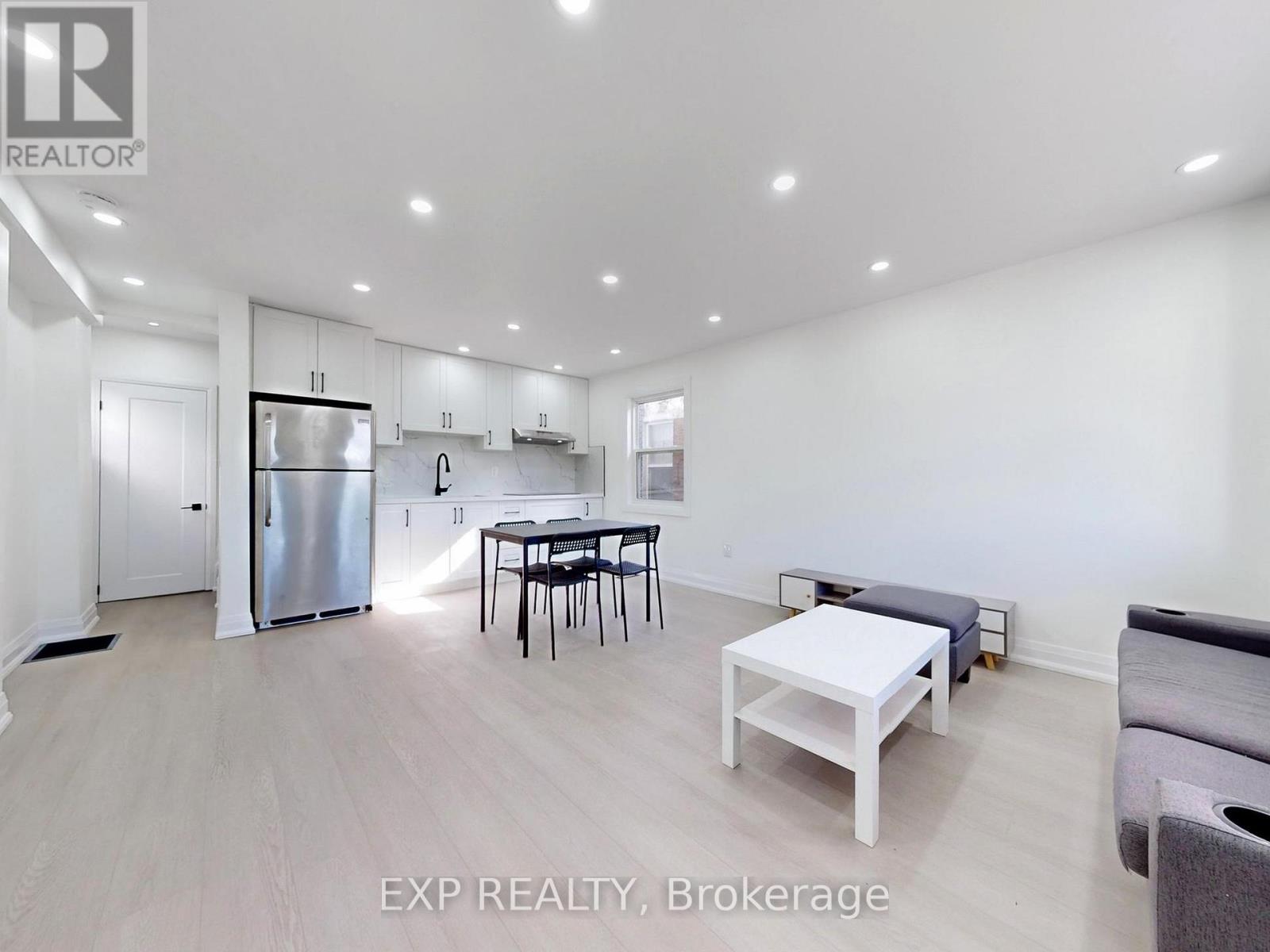 685 Jane Street, Toronto (Rockcliffe-Smythe), Ontario  M6N 4A6 - Photo 8 - W12616128