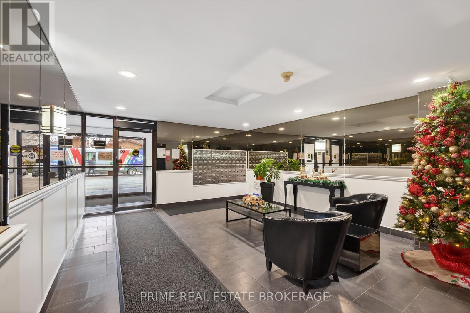 102 - 135 Baseline Road W, London South, Ontario  N6J 4W4 - Photo 4 - X12616194