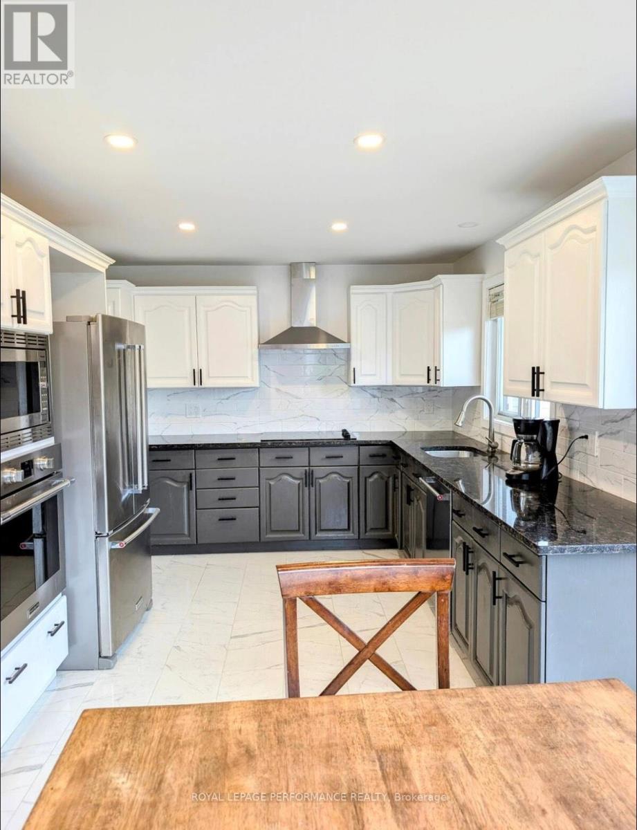 1646 Sunview Drive, Ottawa, Ontario  K1C 5C5 - Photo 10 - X12616150