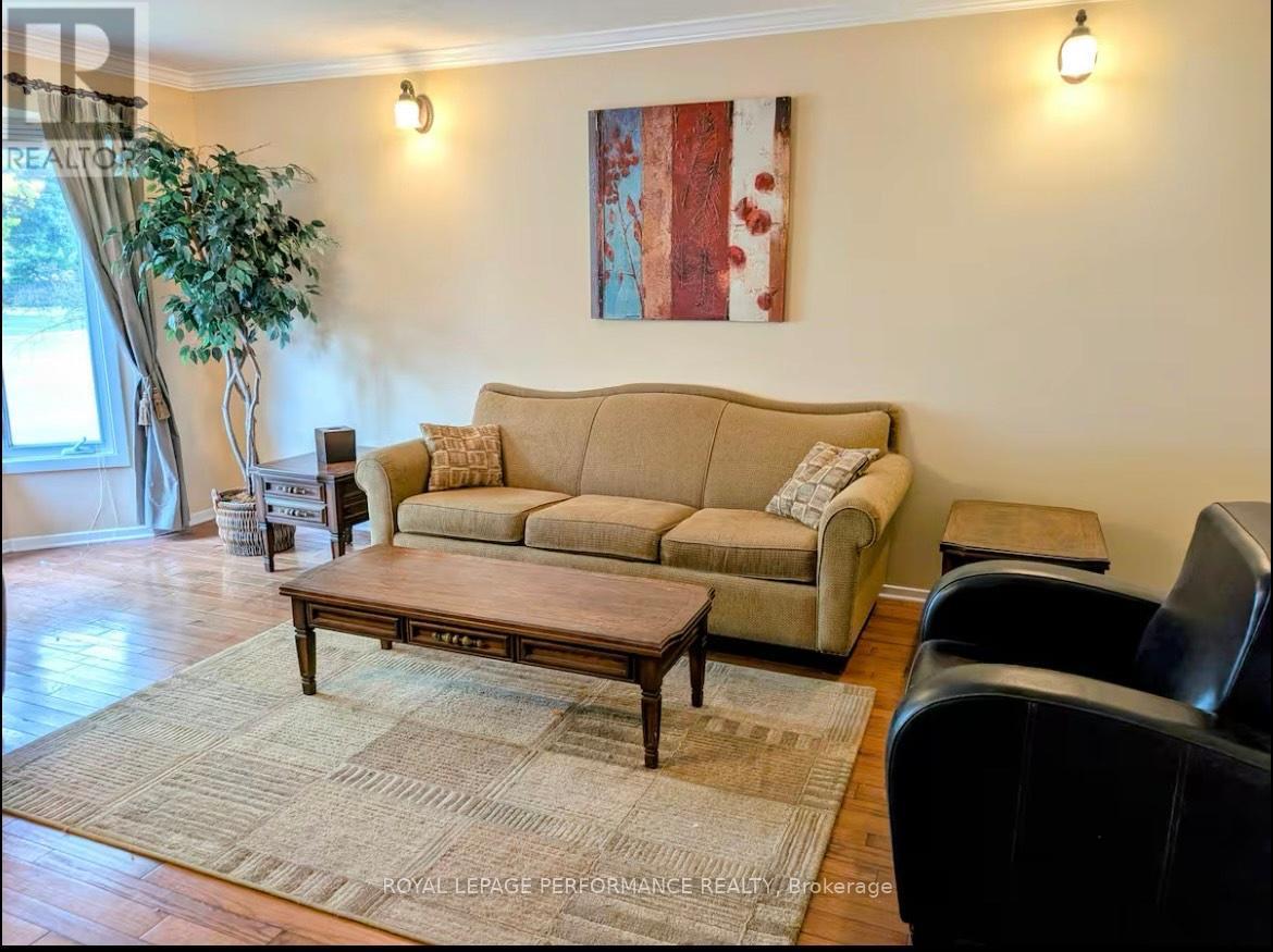 1646 Sunview Drive, Ottawa, Ontario  K1C 5C5 - Photo 4 - X12616150