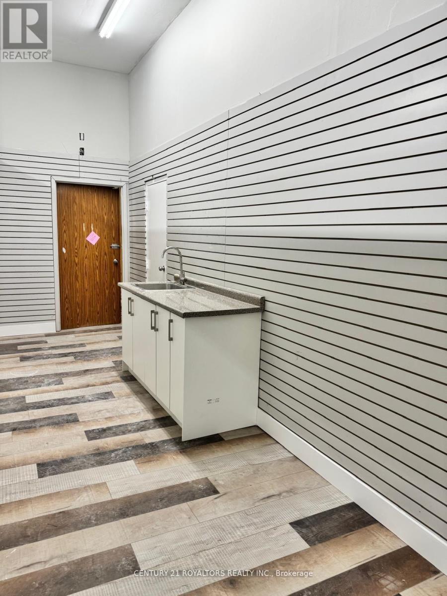 368 Dundas Street, Woodstock, Ontario  N4S 1B7 - Photo 12 - X12616136