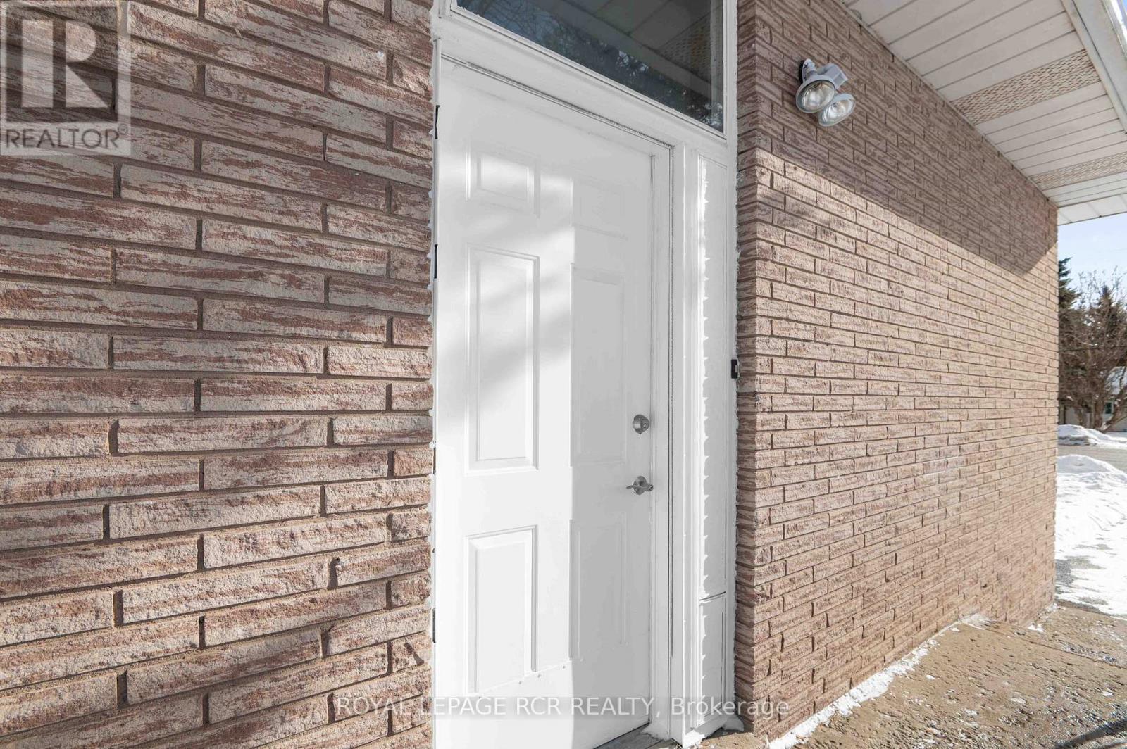 622 Main Street E, Shelburne, Ontario L9V 2Z4 - Photo 3 - X12616144