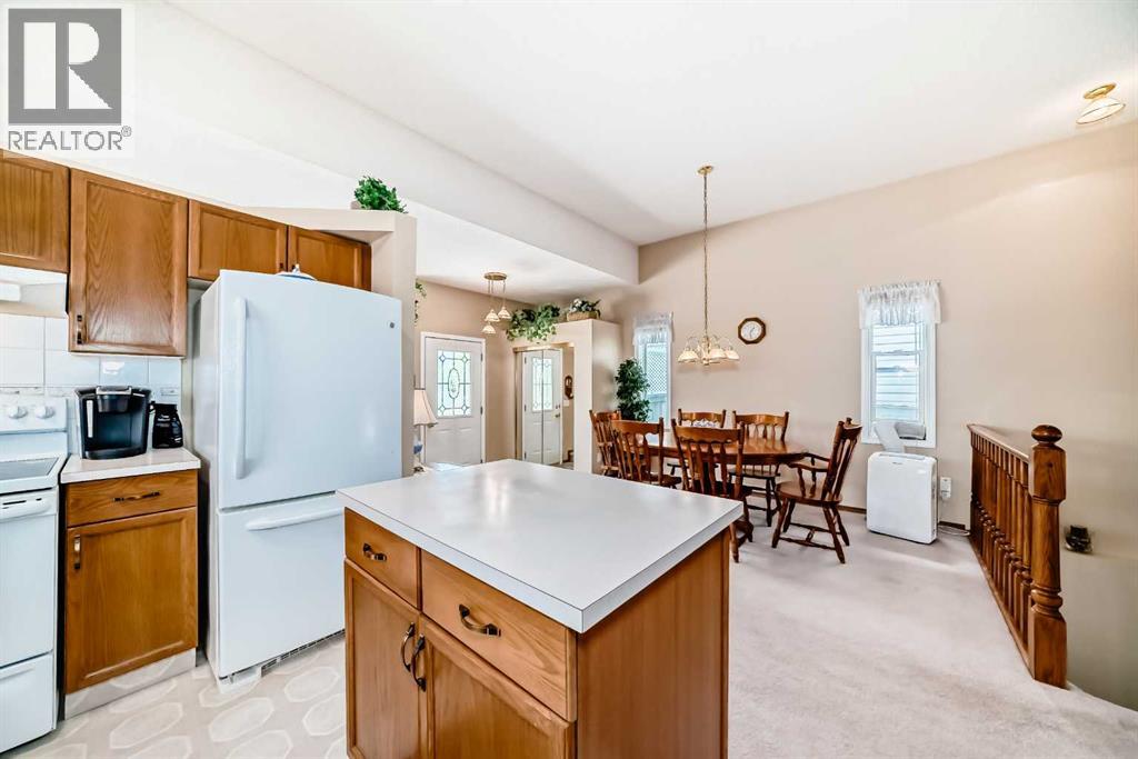 76 Hidden Way Nw, Calgary, Alberta  T3A 5S8 - Photo 8 - A2239012