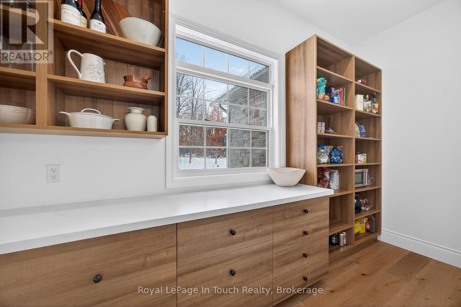 62 Tanners Road, Tay, Ontario  L0K 2C0 - Photo 12 - S12475311